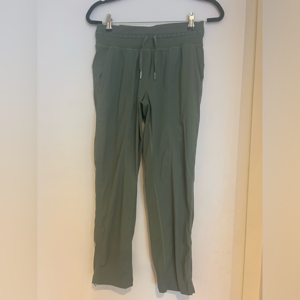 Lulemon dance studio pants capri size 4 with drawstring